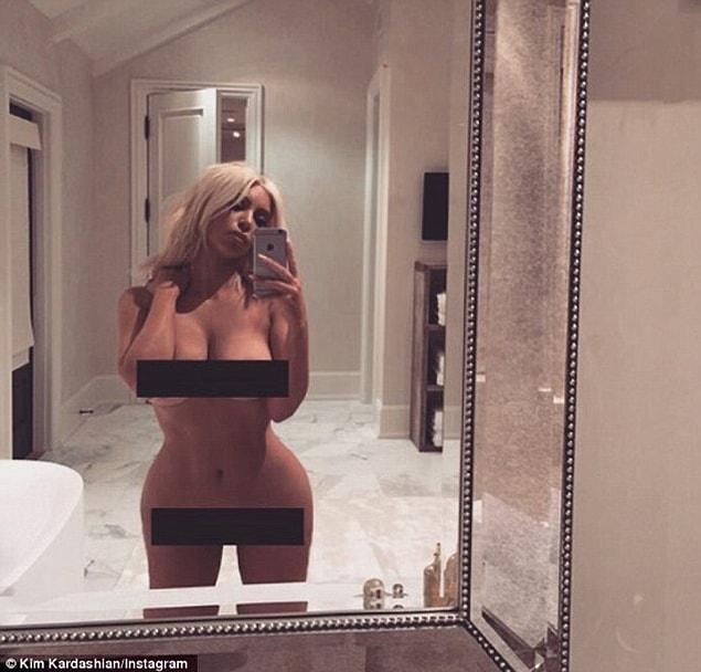 Geçtiğimiz hafta çıplak poz veren Kardashian, içlerinde Bette Midler, Chloe Moretz ve şarkıcı Pink'in de olduğu pek çok ünlü tarafından eleştirilmişti.