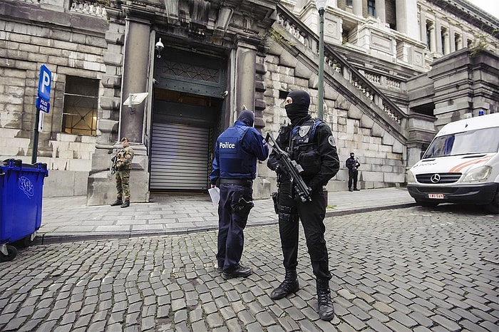 Paris Saldırılarının Bir Numaralı Şüphelisi Yakalandı