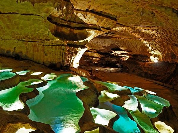 18. 1836 yılında bir avcı tarafından keşfedilen Fransa'daki Grotte de St Marcel d’Ardèche'de 61 km uzunluğunda geçitler bulunuyor.