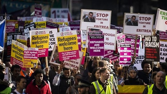 Londra'da Binlerce Kişi Irkçılık ve İslam Karşıtlığına 'Hayır' Dedi