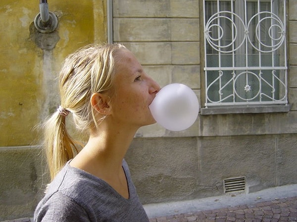 7. Пожуйте жвачку