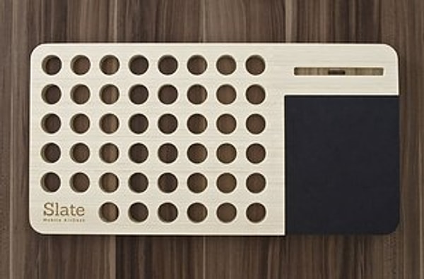 4. Вентилируемая подставка для ноутбука, которая спасет твой гаджет от перегревания во время марафона "Игры Престолов"