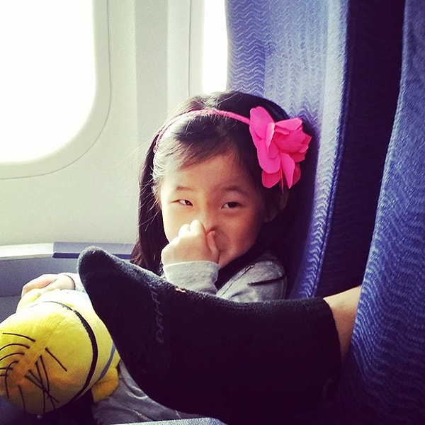 2. "Я не хочу нюхать твои грязные лапы весь полет"