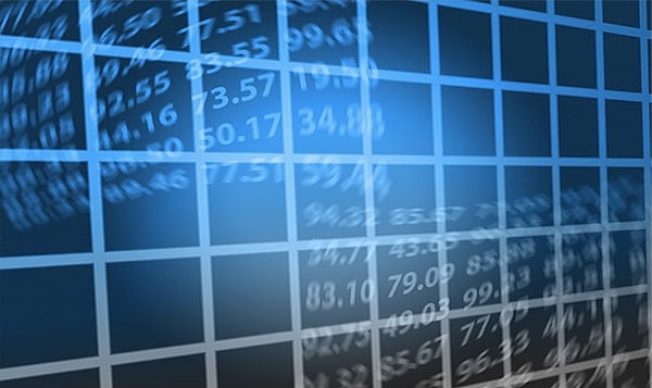 8. На банковских счетах США содержится $75 триллионов. Если разделить их поровну между всеми жителями Земли, у каждого было бы $11 тыс.