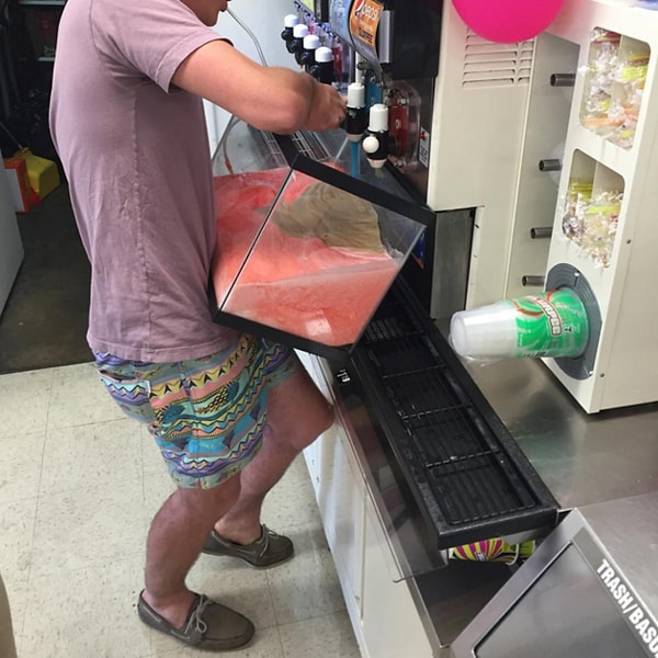 11. Парень с аквариумом: