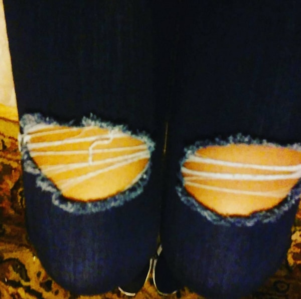 5. Джинсы с дырками на коленках больше похожи на джинсы с дырками на ляжках.