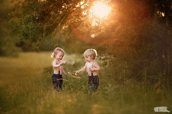 13. Когда мы смотрим на маленьких детей.