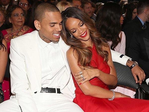 6. Bir bakıyorsun Rihanna'nın erkek arkadaşıyla ilgili bir haberin altına gidip "Rihanna sen yollusun kızım" gibi şeyler yazar.