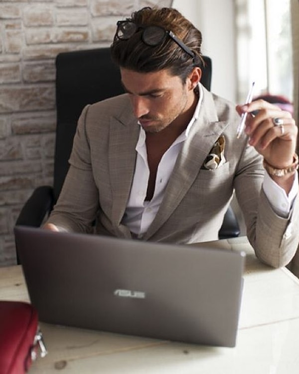 6. Ради хорошего английского отправился в Лондон.