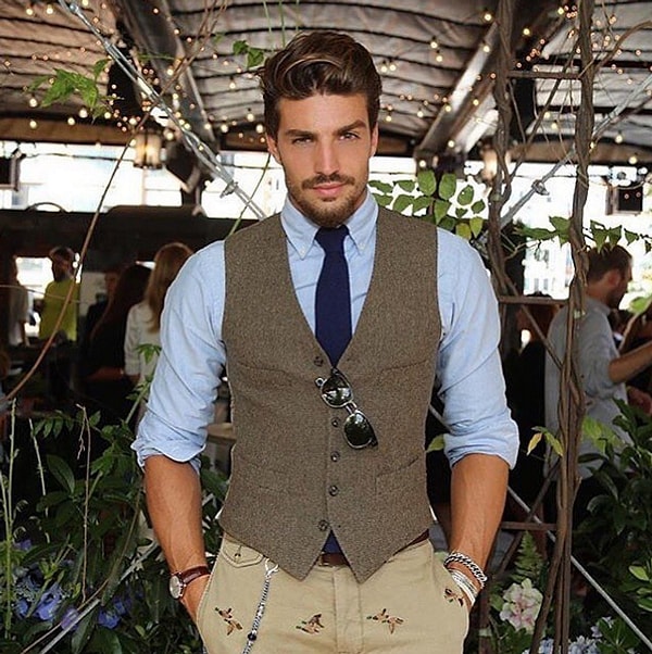 8. Там он познакомился с разными блогерами.