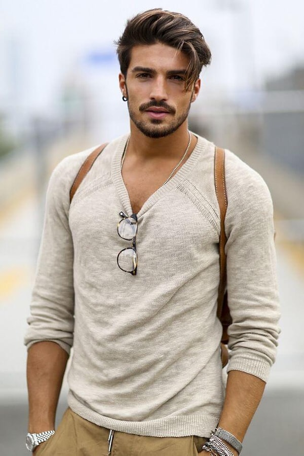 17. В свободное от работы время Мариано любит путешествовать.