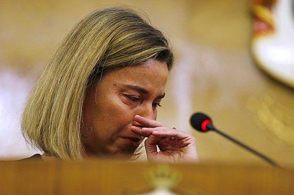 Federica Mogherini gözyaşlarını tutamadı
