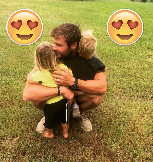 2. Фото было загружено в честь второго дня рождения малюток и получилось невероятно сентиментальным.