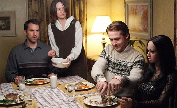 14. Ларс и настоящая девушка (2007) | IMDb   7.4