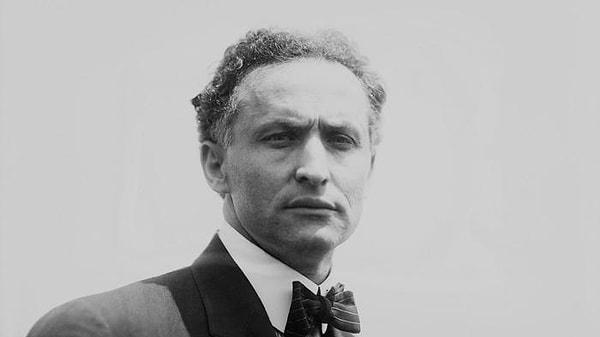 15. Houdini, 1926 yılında apandisinin patlaması sonucu hayata veda etmiştir.