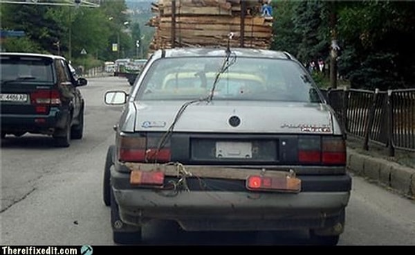 10. Интересно, где этот мужик достал пару дополнительных задних фар?!🎇