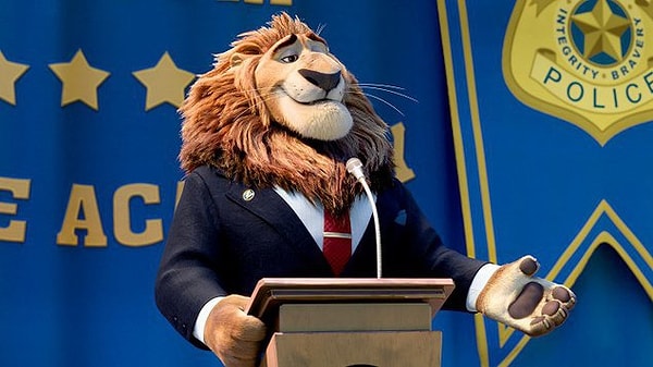 2. Многие персонажи «Зверополиса» были срисованы с классических диснеевских персонажей.  Например, мэр Леодор срисован с Муфасы из «Короля Льва».