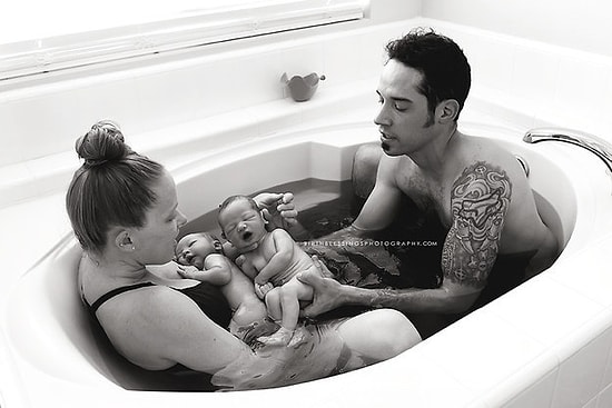 Уникальные кадры чудесной истории появления на свет двух близнецов