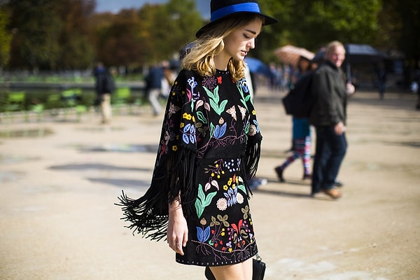 10. Посетители показа продолжают удивлять нас своими нарядами.