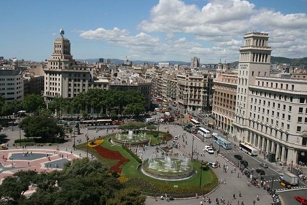 2. Katalunya'nın başkentinde merkezimiz Plaça de Catalunya.