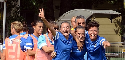 İzmir'de Futbol Kadınlardan Sorulur