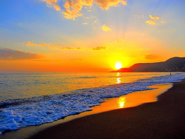 8. Damlataş Plajı (Alanya)