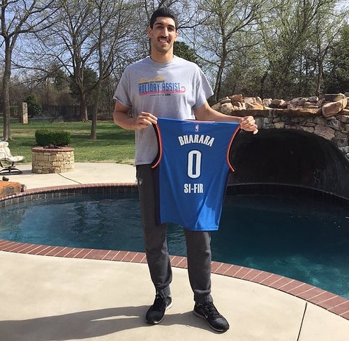 Enes Kanter, Bharara Forması Giydi; 'Adamın Dibi, Hammaddesi'
