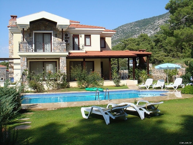 Havuzlu bir villada