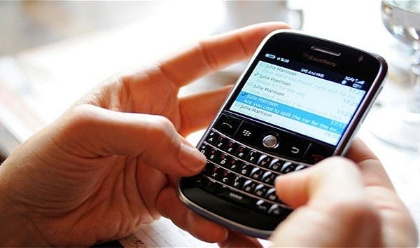 4. Немофобия - страх остаться без мобильного телефона.