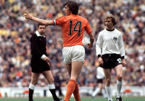'14' numarayı ölümsüz yapan Johan Cruyff bir süredir akciğer kanseri tedavisi görüyordu..