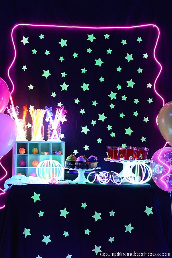 6. Светящиеся в темноте аксессуары