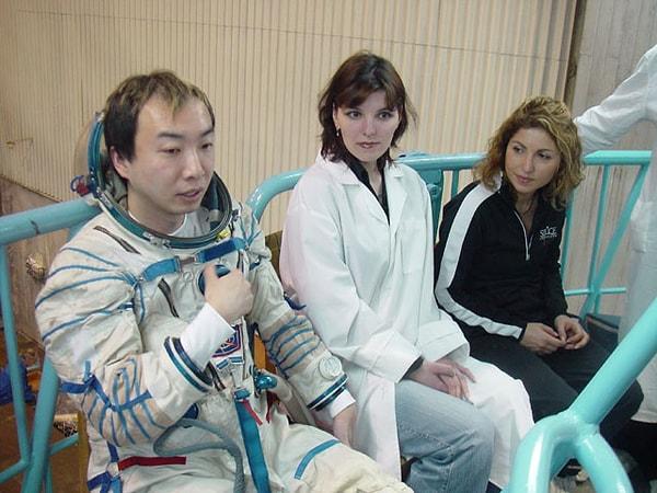 22. Japon işadamı Daisuke Enomoto uzaya gitmek için 21 milyon $ ödemiş, sağlık sorunlarından ötürü uçuş iptal olunca parasını geri alamamıştır.
