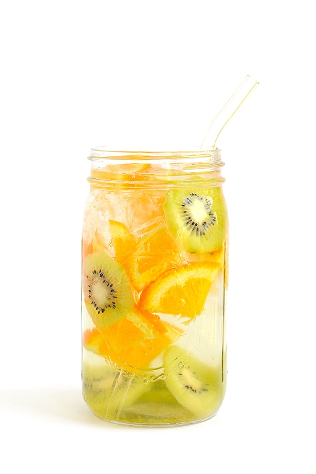 10. Kiviyi soyup yemiyorsanız en azında suda vitaminini alın!