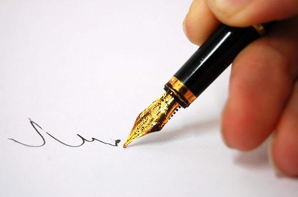 26. Yazmak için bir yeni bir kalem verildiğinde insanların %97'si ilk kendi adını yazıyor.