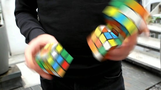 Her Şey Yalanmış! Hokkabazlık Yaparak Rubik Küpü Çözen Adam Meğer Bizi Kandırmış