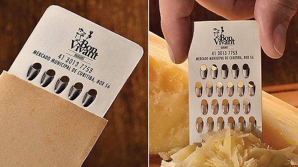 2. Peynir satan bir dükkana ait bu kartvizit, aynı zamanda rende işlevi görüyor!