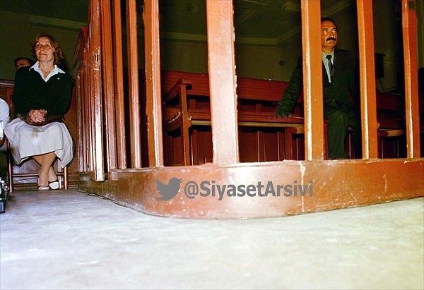 10. Ecevit, DSP kurulunda yaptığı konuşmasında siyasi partiler yasasına aykırı davrandığı gerekçesiyle mahkemede - 1986
