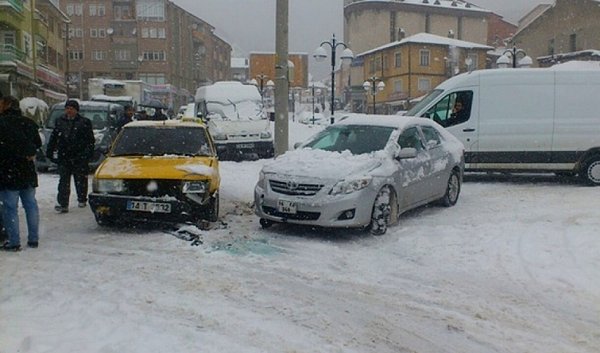 3. Aniden bastıran kar ilginç sahnelerin yaşanmasına sebep oldu