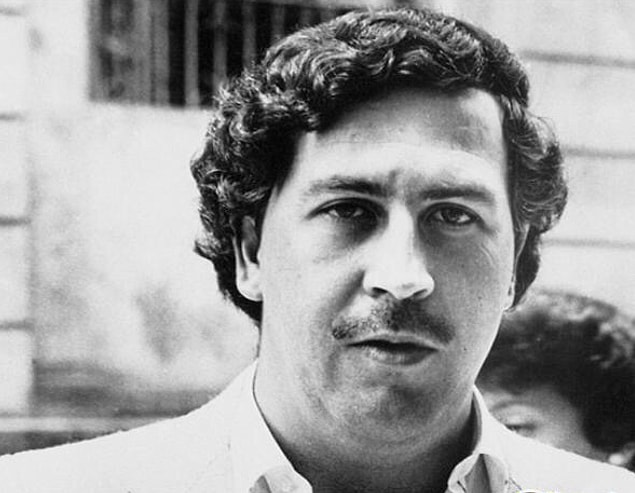 3. Pablo Escobar, bir seferinde üşüyen kızını ısıtmak için 2 milyon doları yakmıştı.