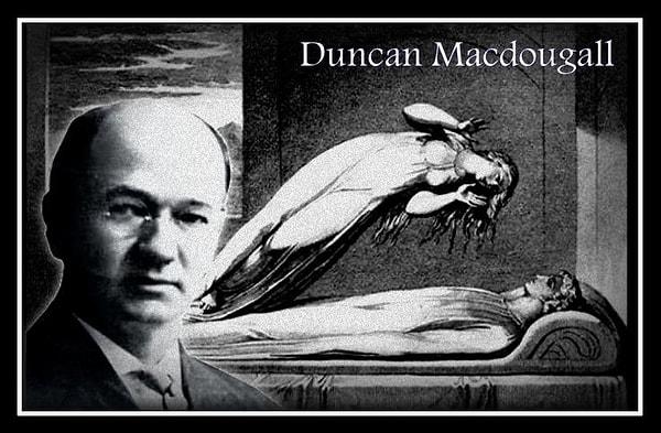 8. Duncan Macdougall isimli bir doktor, ölmekte olan hastalarını dev tartıların üzerine koyarak, ruhun ağırlığı olduğu kanıtlamaya çalışmıştı.
