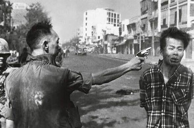 13. Vietnam savaşına ait bu ünlü fotoğraftaki infazcı Nguyen Ngoc Loan, savaştan sonra Virginia'da bir pizzacı zinciri açtı.