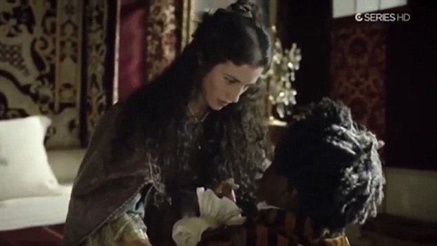 Dizi ismini Fransızların ünlü Versailles Sarayı'ndan alıyor.