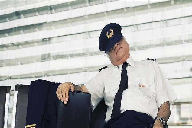 2. Pilotunuz (genelde) uyuyor...