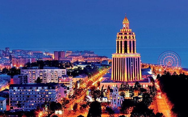 17. Dilediğiniz zaman Batum'a gidip ucuz alkolün ve gece hayatının tadını çıkarabilmek.