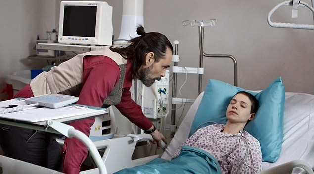 Kendini deneylere ve bilime adamasının asıl sebebi ise kız kardeşi Ezo'yu tekrar sağlığına kavuşturabilmek ümidi.