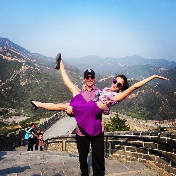 1. Марк Твен: "Только о двух вещах мы будем жалеть на смертном одре - что мало любили и мало путешествовали".