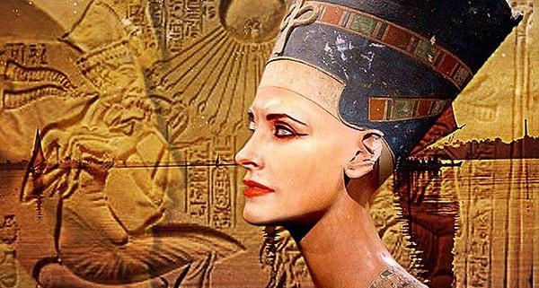 Bu fikri ortaya atanın yine Mısırlılar olduğu ve tarihte ilk alyansı Mısır kraliçesi Nefertiti’nin taktığı söyleniyor.