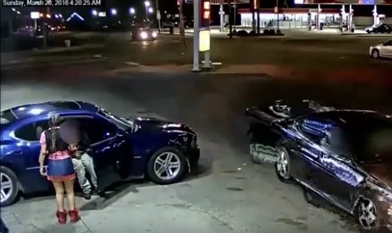 Когда из мини-юбки внезапно появляется пистолет