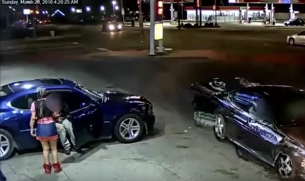 Когда из мини-юбки внезапно появляется пистолет