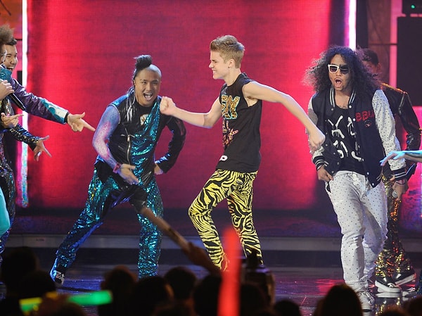 4. В общем, чем ярче брюки, тем лучше. Вы уже поняли, да? 😬